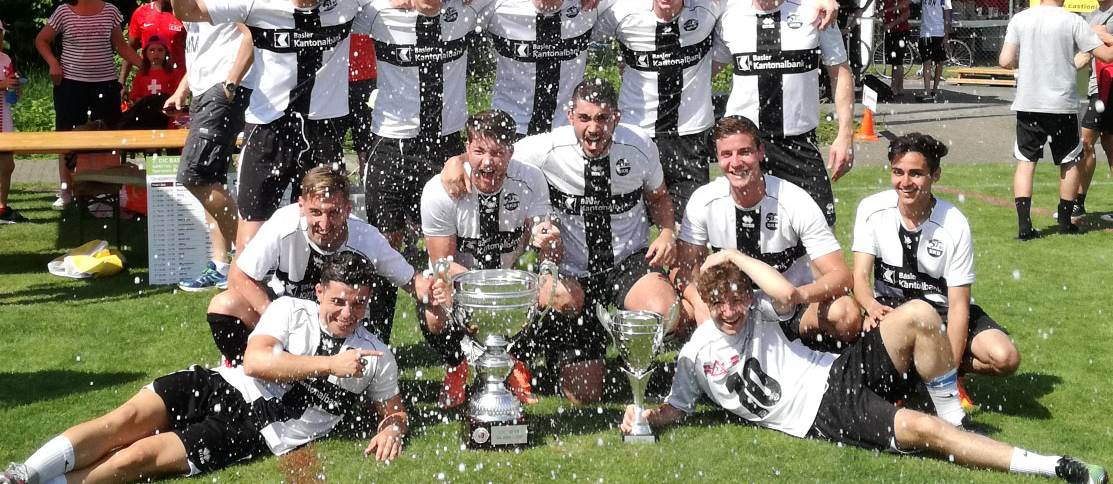 BKB Mannschaft mit Trophäe