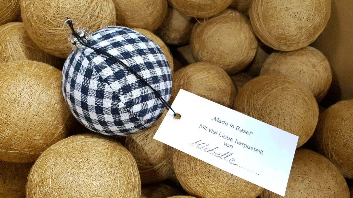Weihnachtskugeln aus Kokosfasern